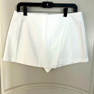 Lilly Pulitzer skort in a pique print.  New with tags